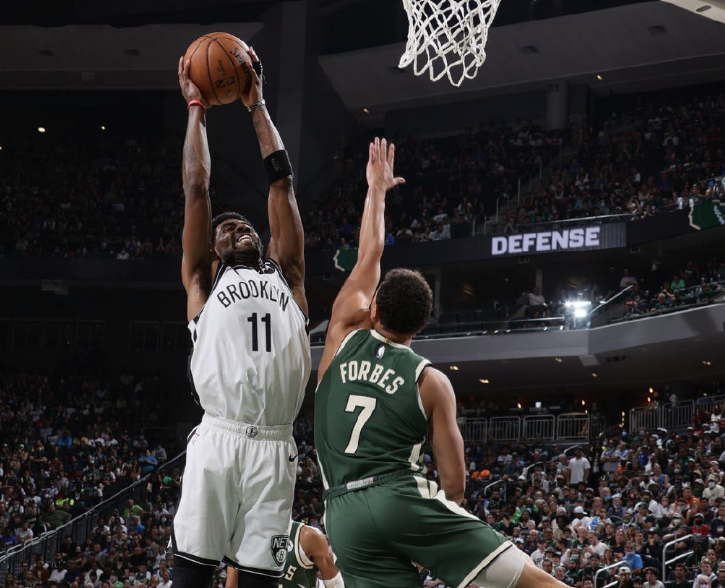  76人双星合砍80分终结雄鹿连胜纪录  